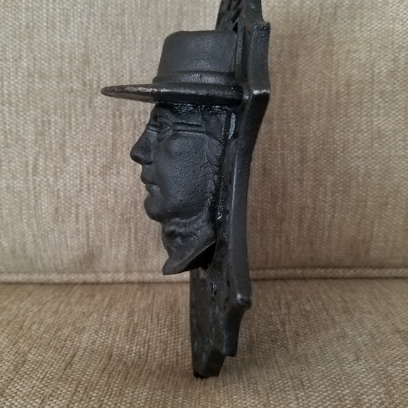 Vintage Amish Farmers Face cast iron match safe - Picture 3 of 4